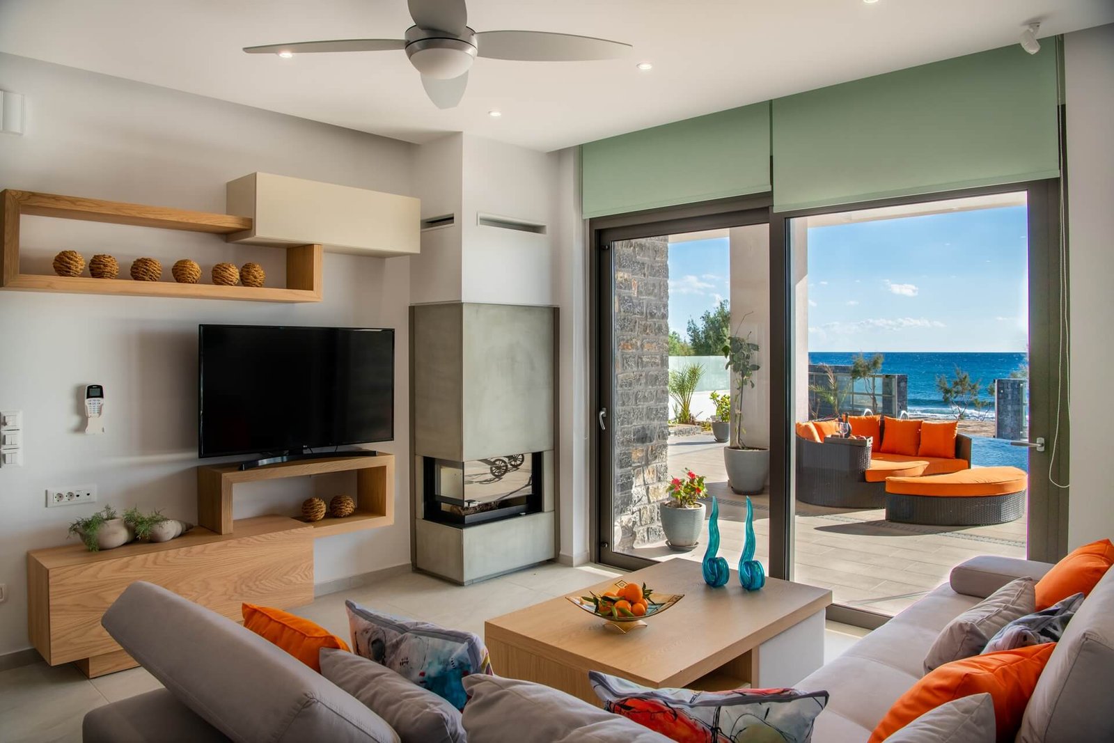 vid_5c1179df96fa8_big